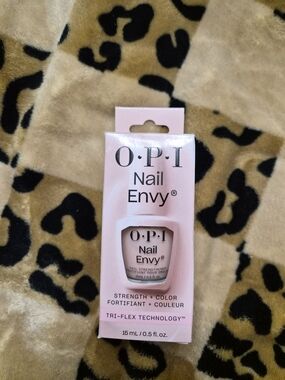 OPI Nail Envy Strength + Color - Soft Pink